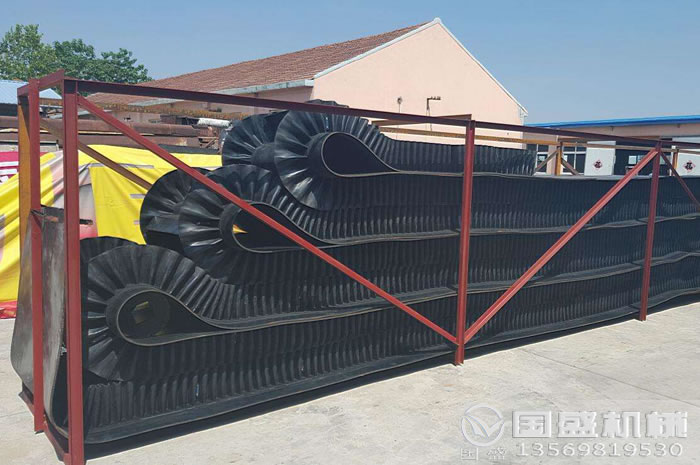 裙邊擋板皮帶機(jī) 裙邊擋板皮帶機(jī)